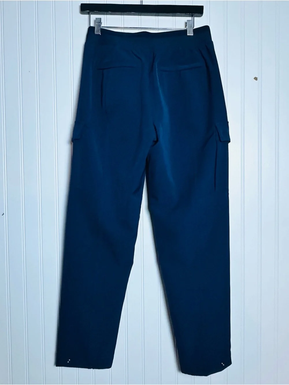 Athleta Endless High Rise Cargo Pant
Textured, stretch fabric in a tapered 6 - Picture 10 of 14